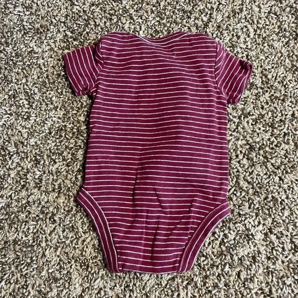 🐶🐶Carters 3 months red and white stripped onesie.🐶🐶
